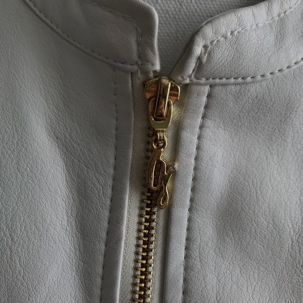 EUC Guess White Pleather Moto style jacket - Picture 4 of 5